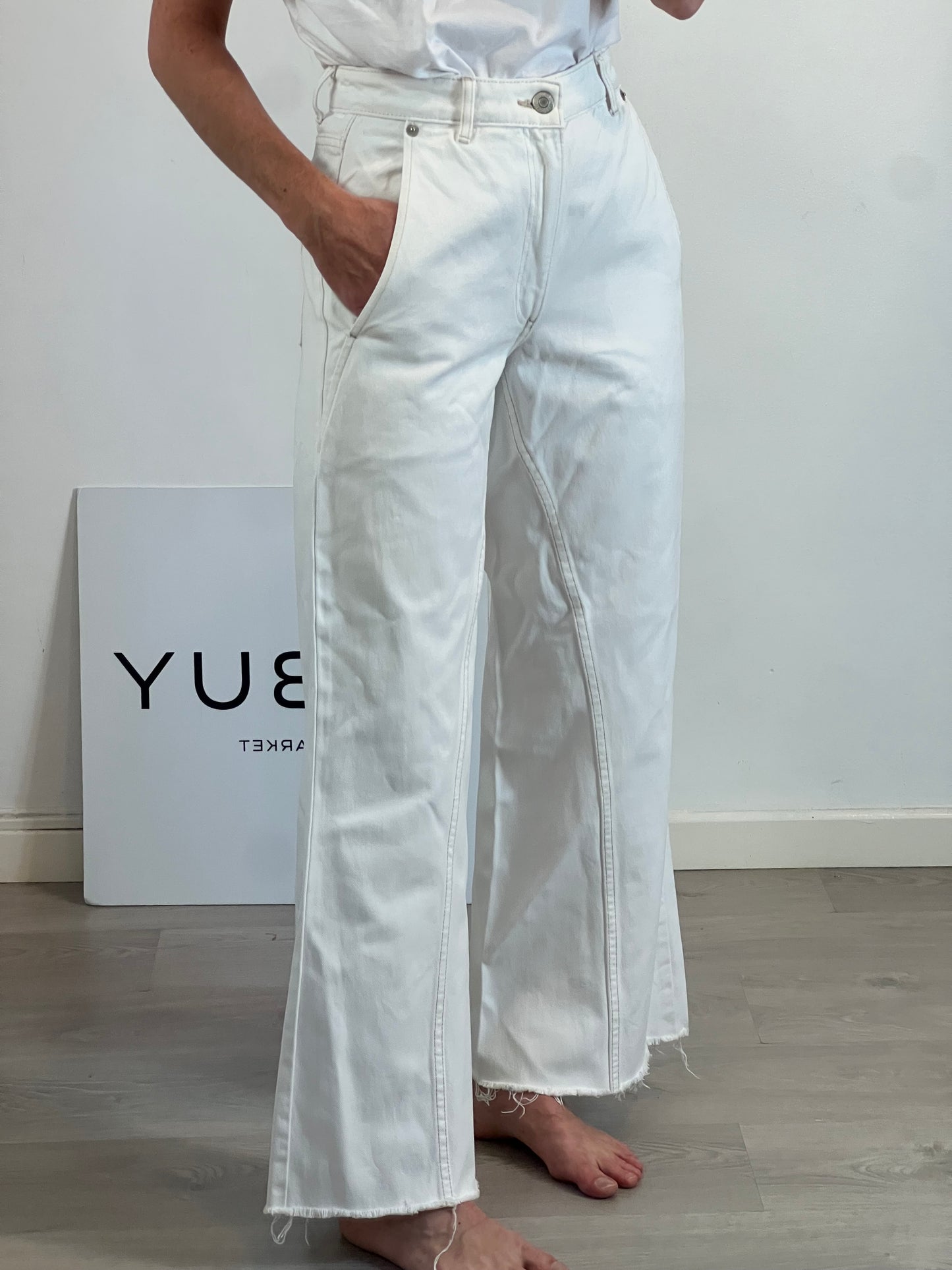 ZARA. Pantalón denim blanco costuras T.34