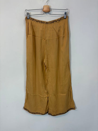 INTROPIA. Pantalón fluido cropped abalorios