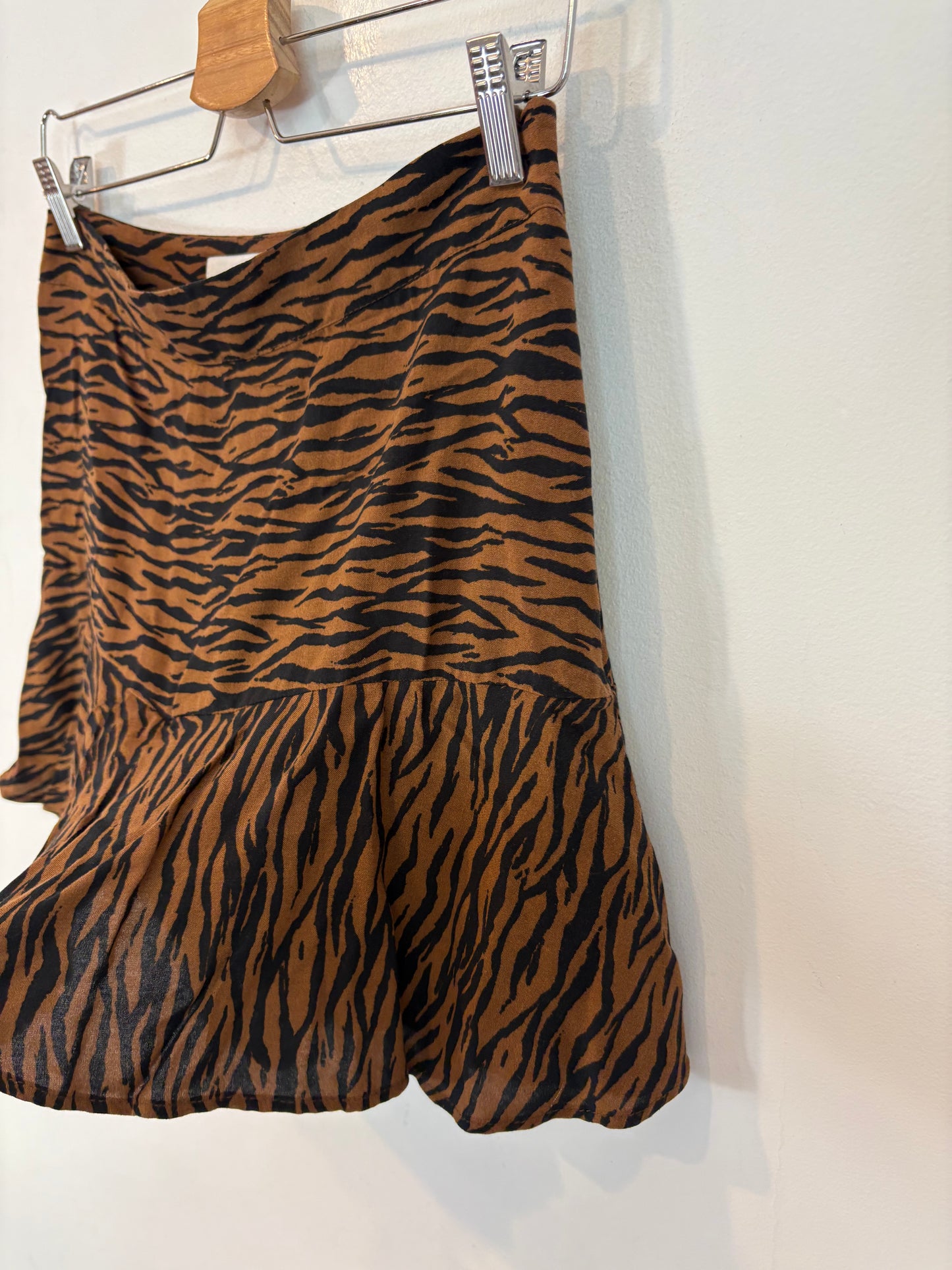PULL&BEAR. Falda pantalón fluid animal print. T M