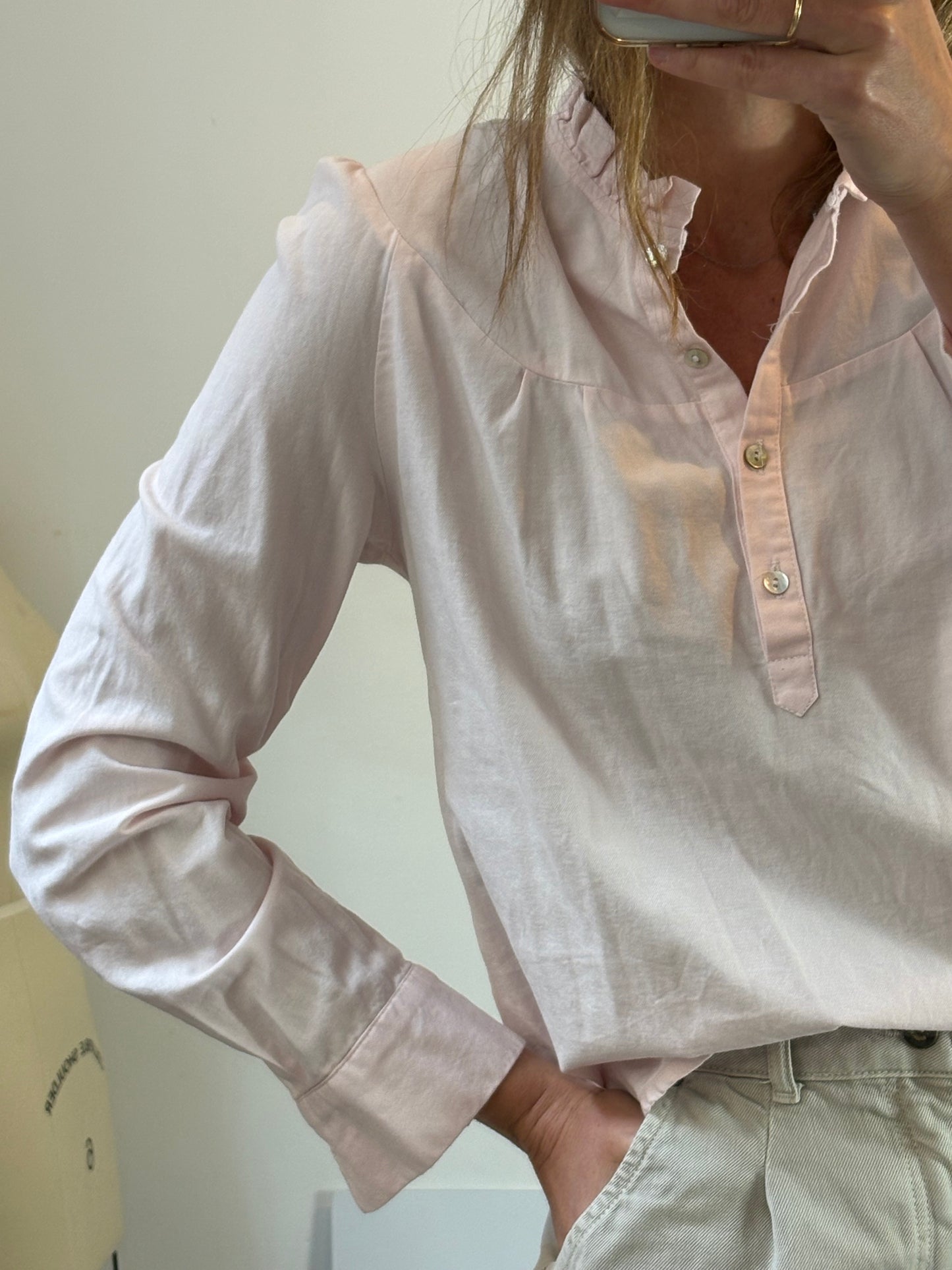 EXCUSEZ MOI. Blusa rosa cuello volante