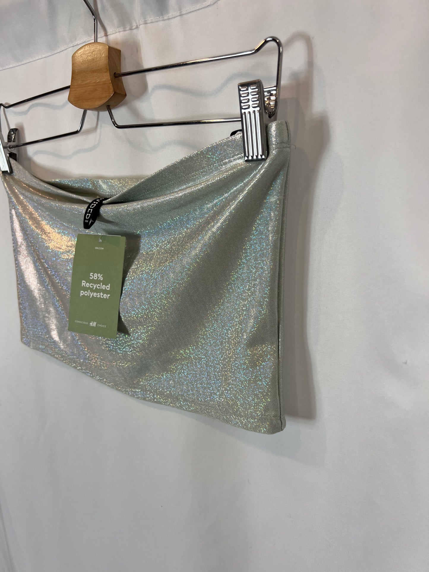 H&M. Top palabra de honor brillo. T M