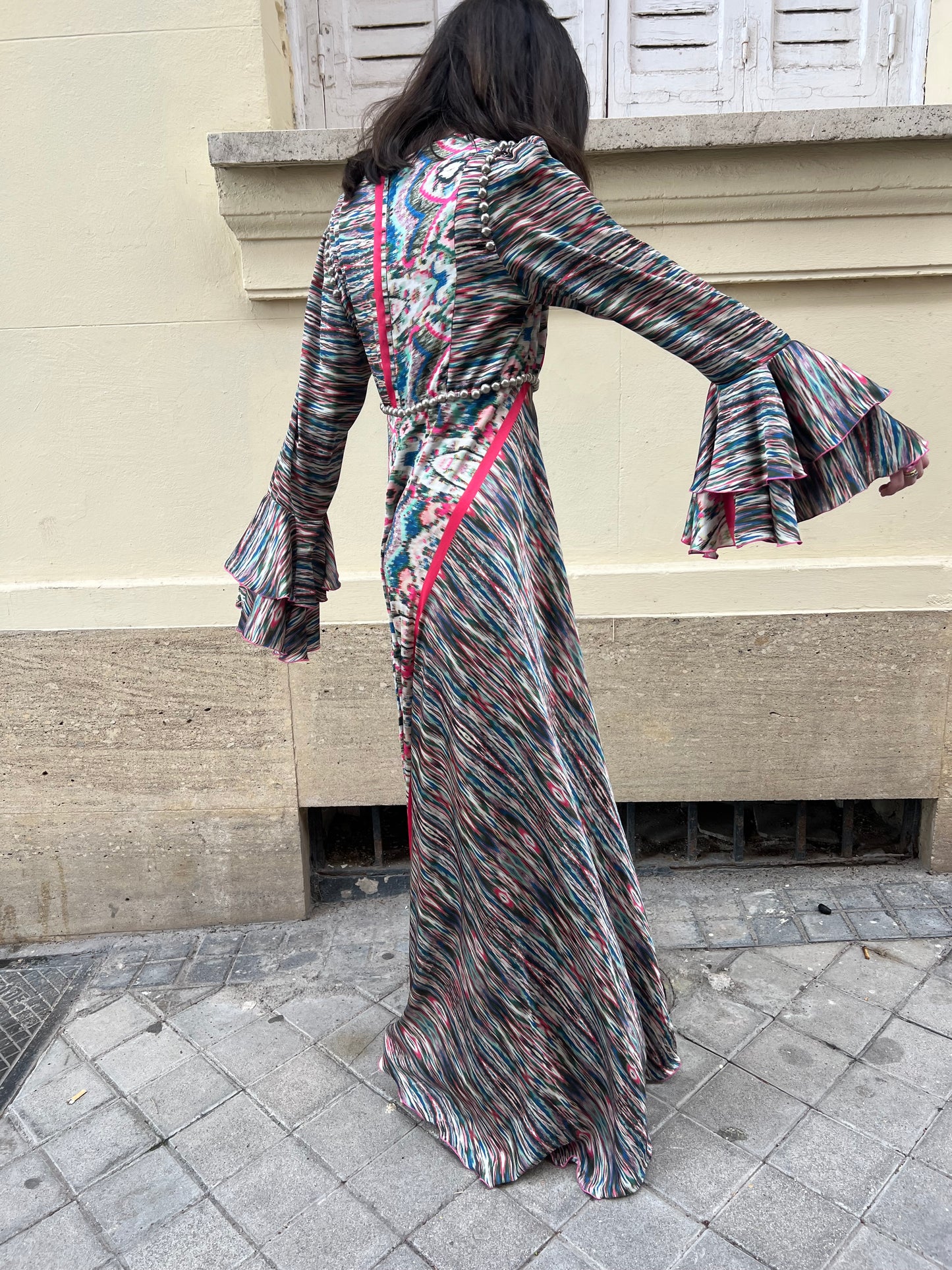 TETÉ BY ODETTE. Vestido largo colores detalle tachuelas