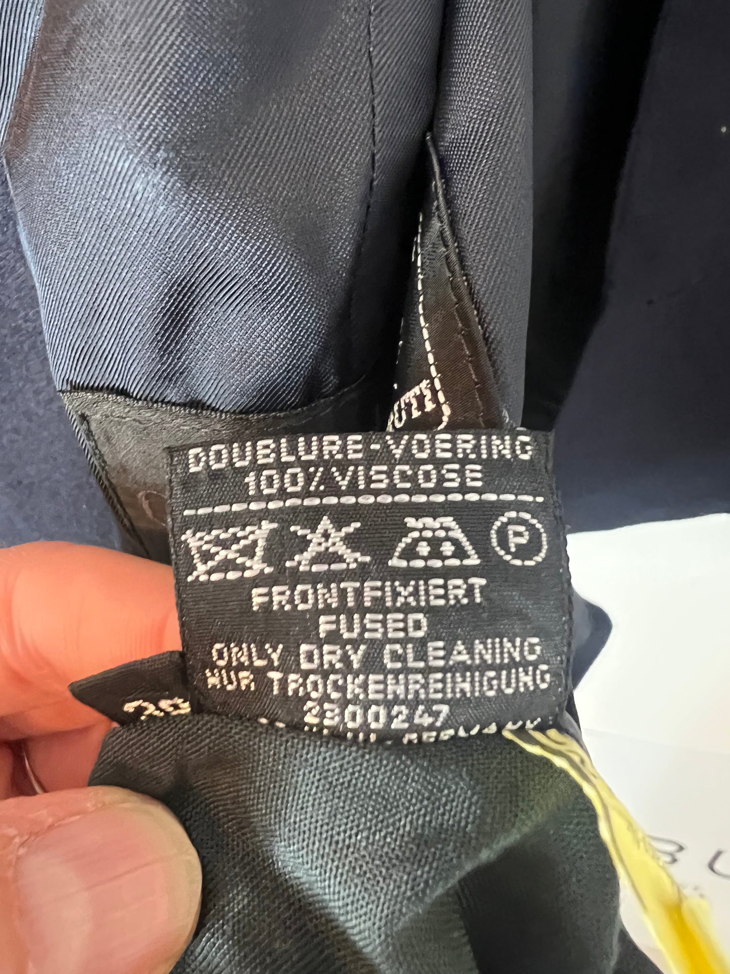 CERRUTI 1881. Navy blue wool blazer. T 38