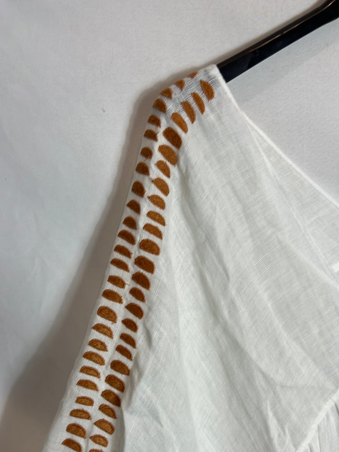 MASSIMO DUTTI. Embroidered linen blouse. T.S.