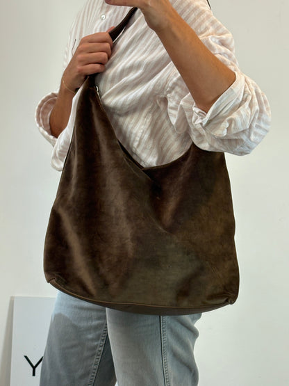 OTRAS. Bolso mediano marrón chocolate