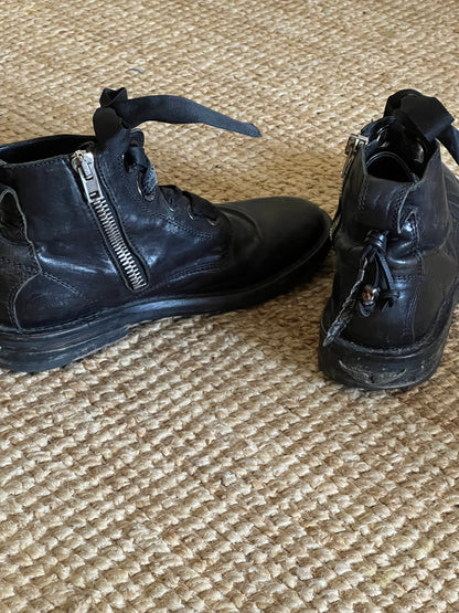 ZADIG&VOLTAIRE. Botas negras cordones T.38