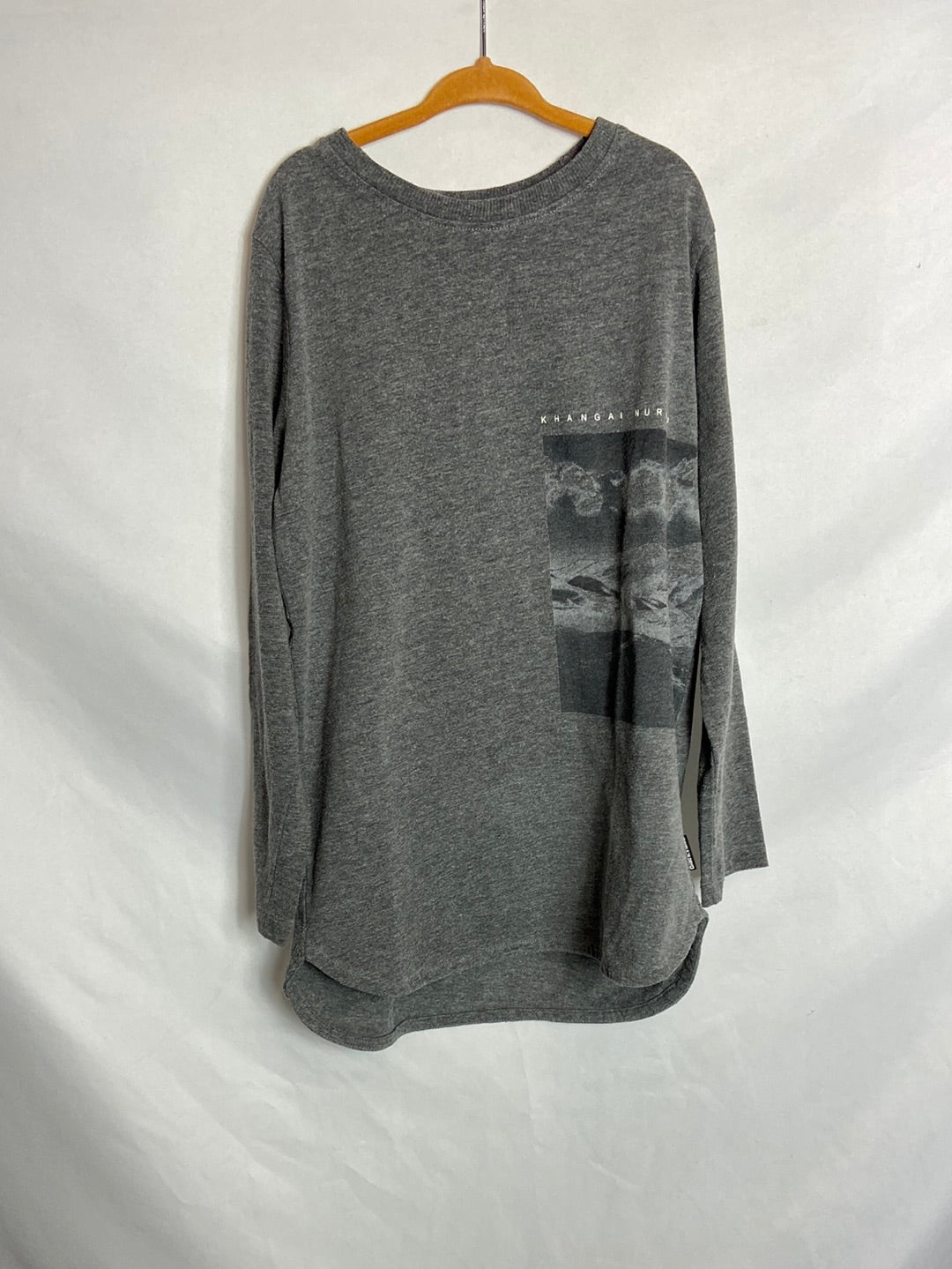 TUMBLE 'N DRY. Grey graphic T-shirt. Ages 7-8