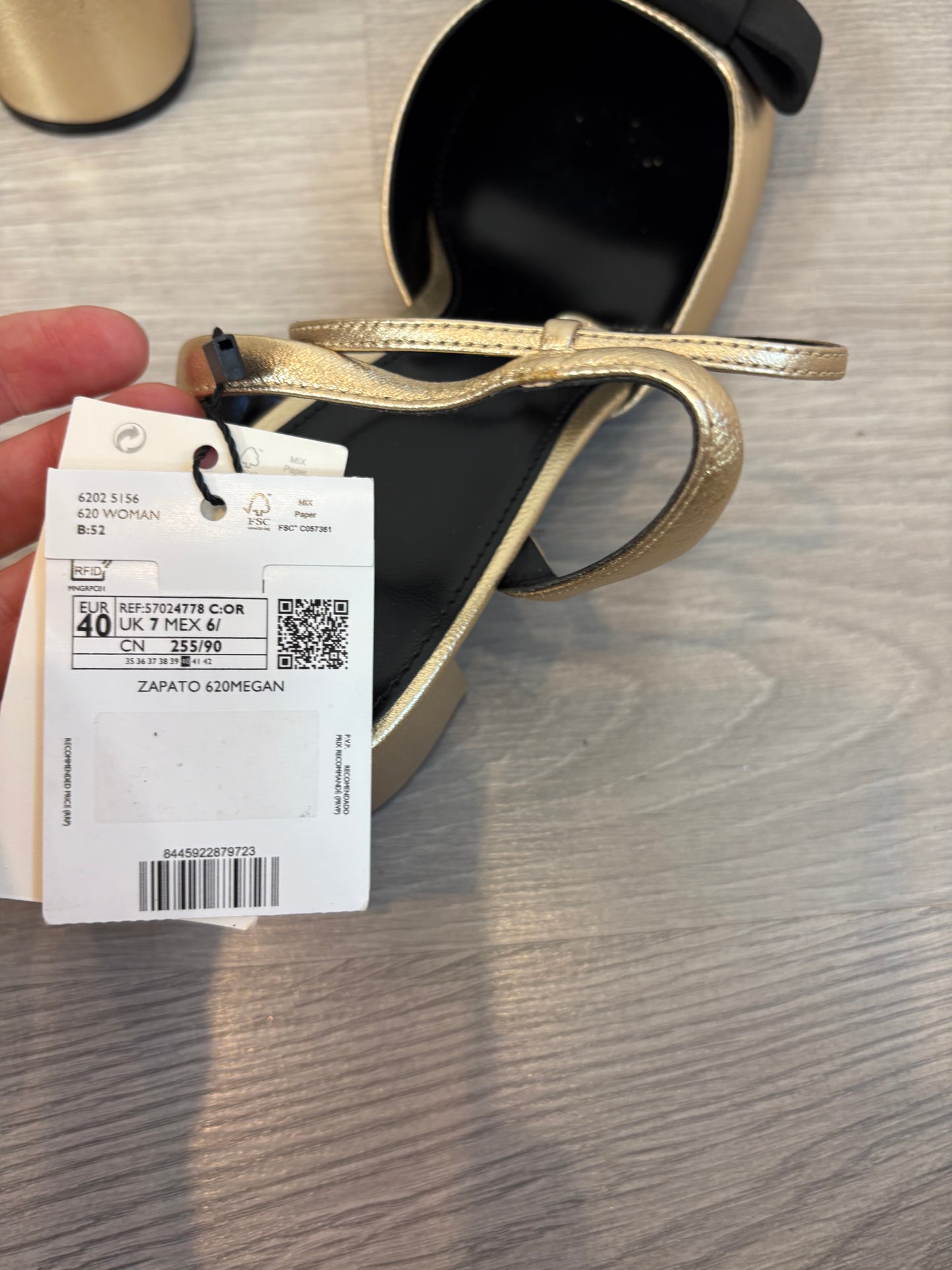 MANGO. Zapato metalizado lazo. T 40