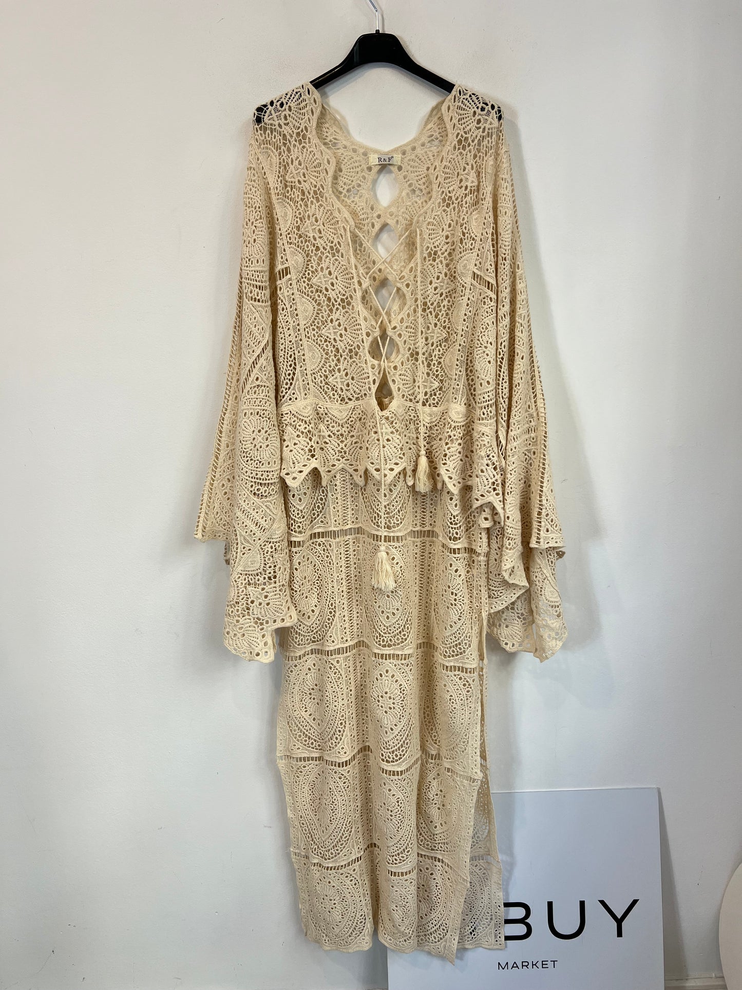 OTRAS. Vestido crochet aberturas