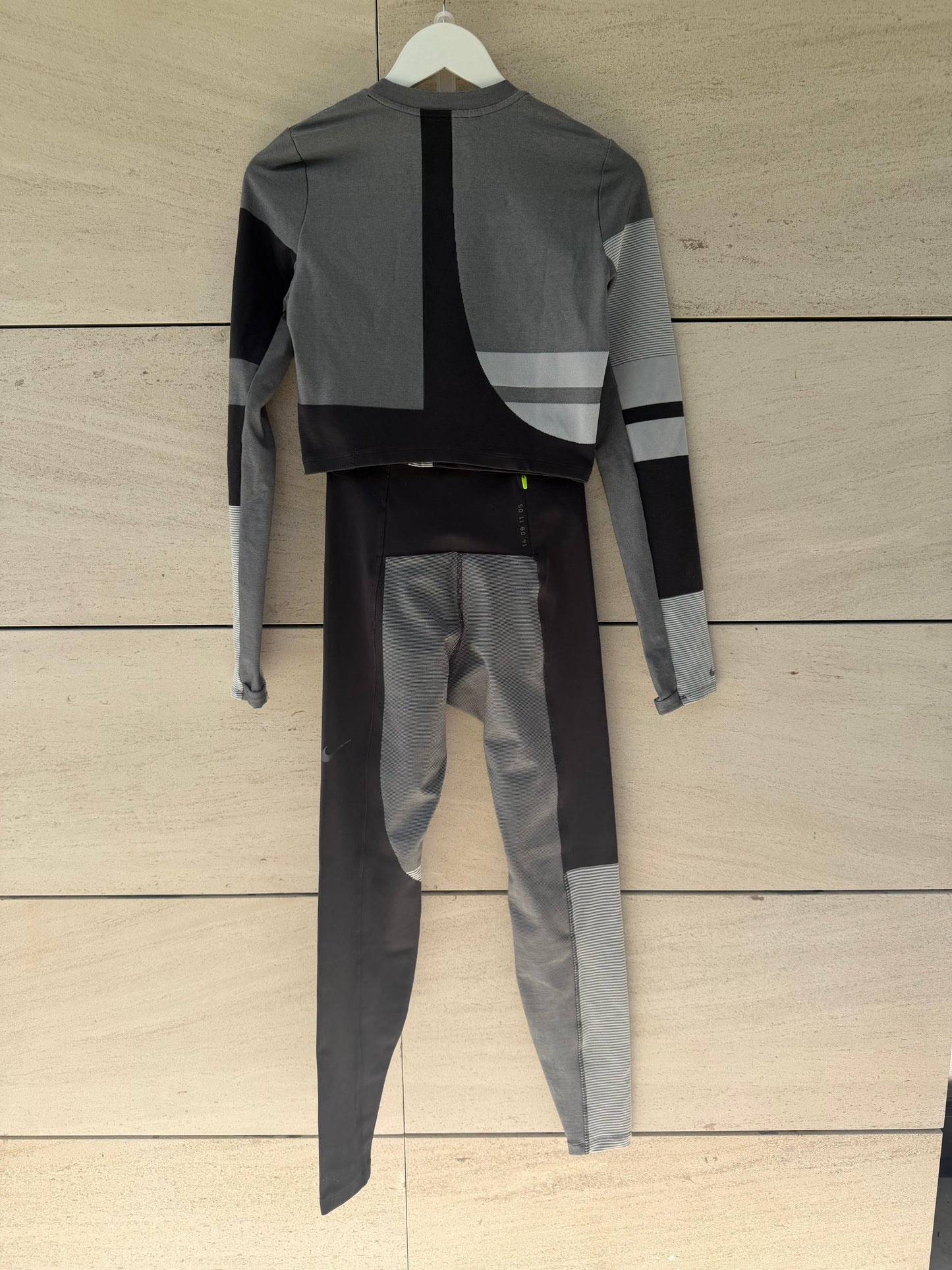 NIKE. Conjunto malla y top gris. T XS/S