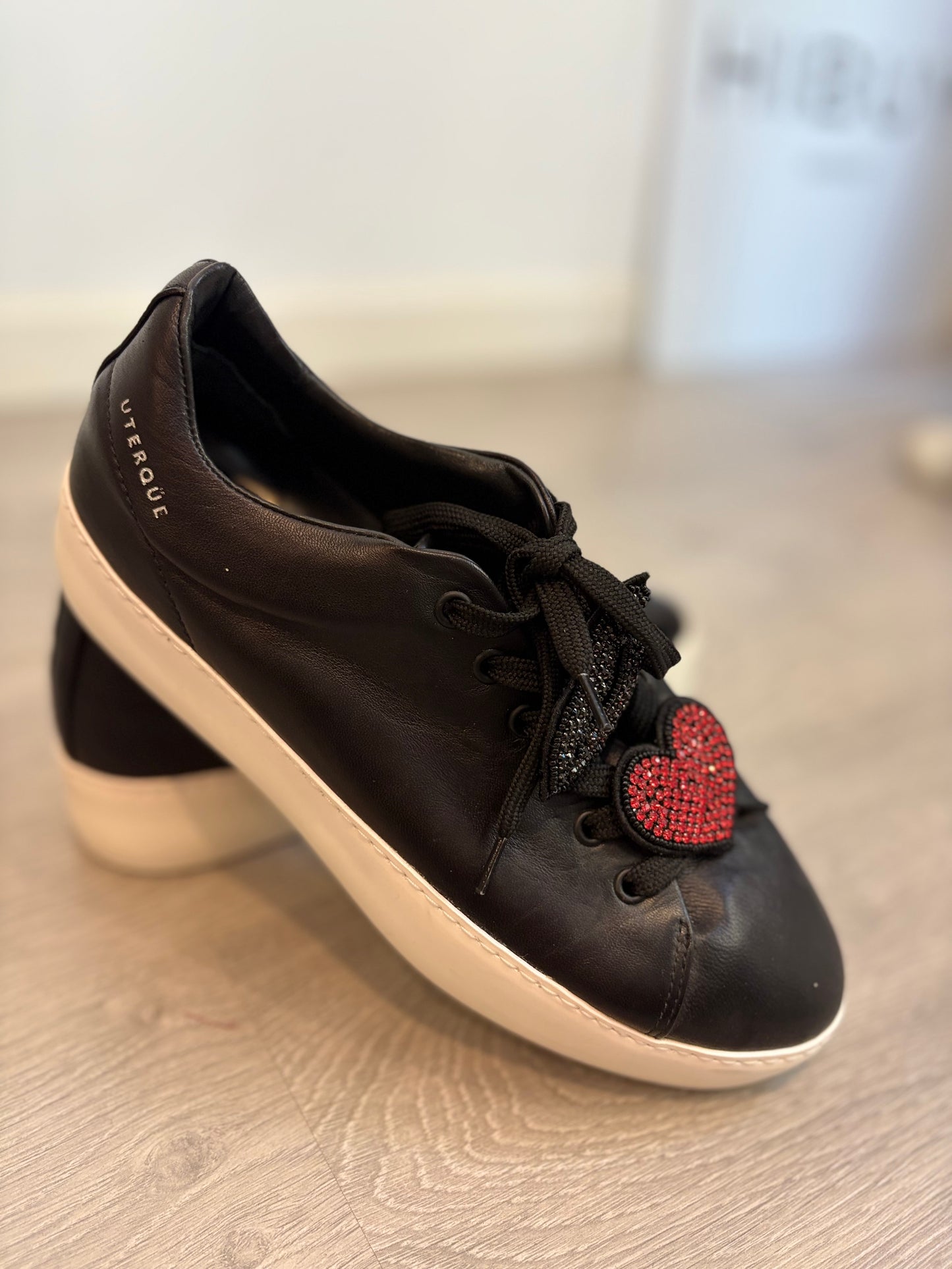 UTERQÜE. Black sneakers with brooch detail. Size 40