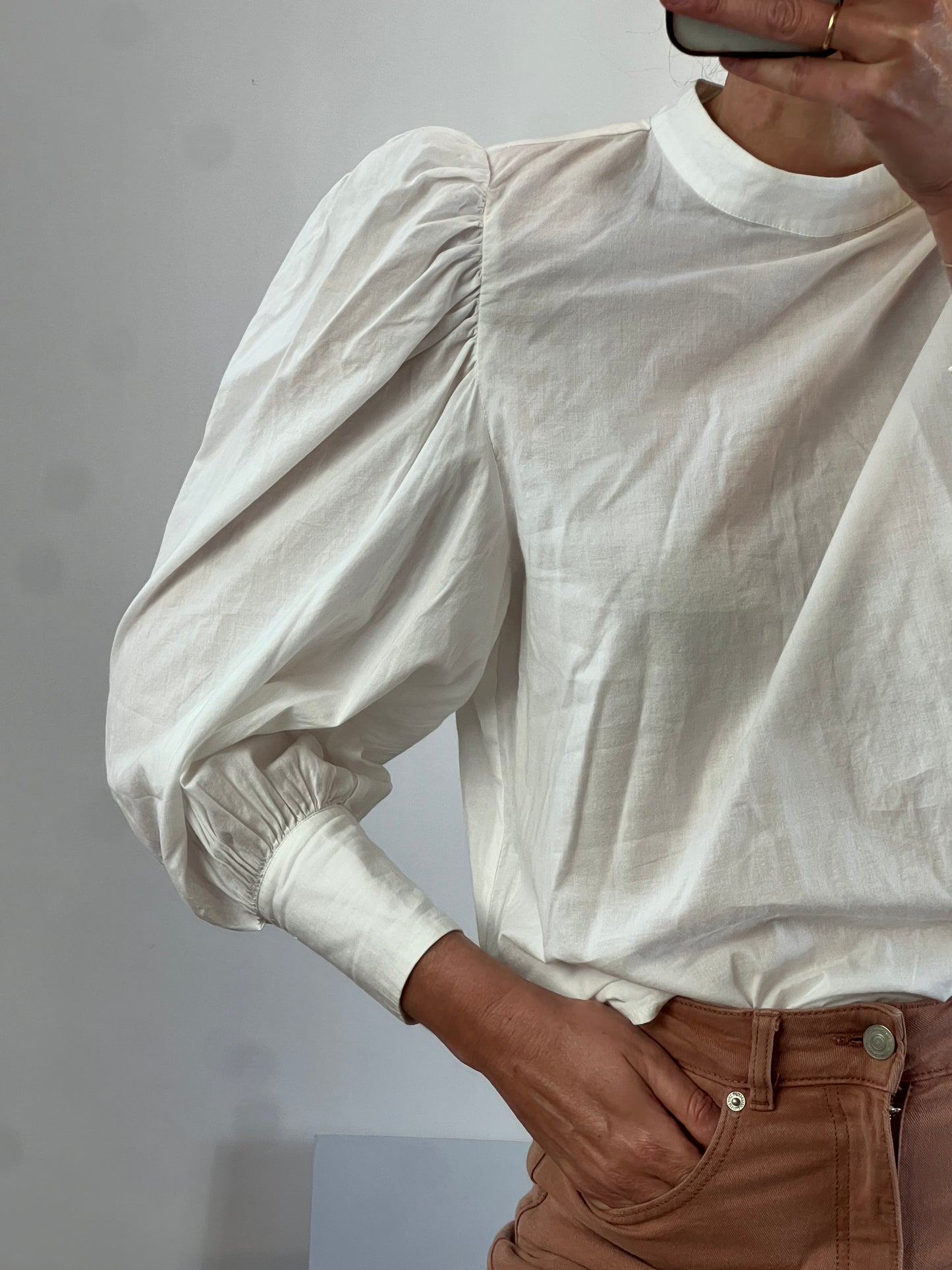 SCALPERS. White blouse with sleeve detail. TM