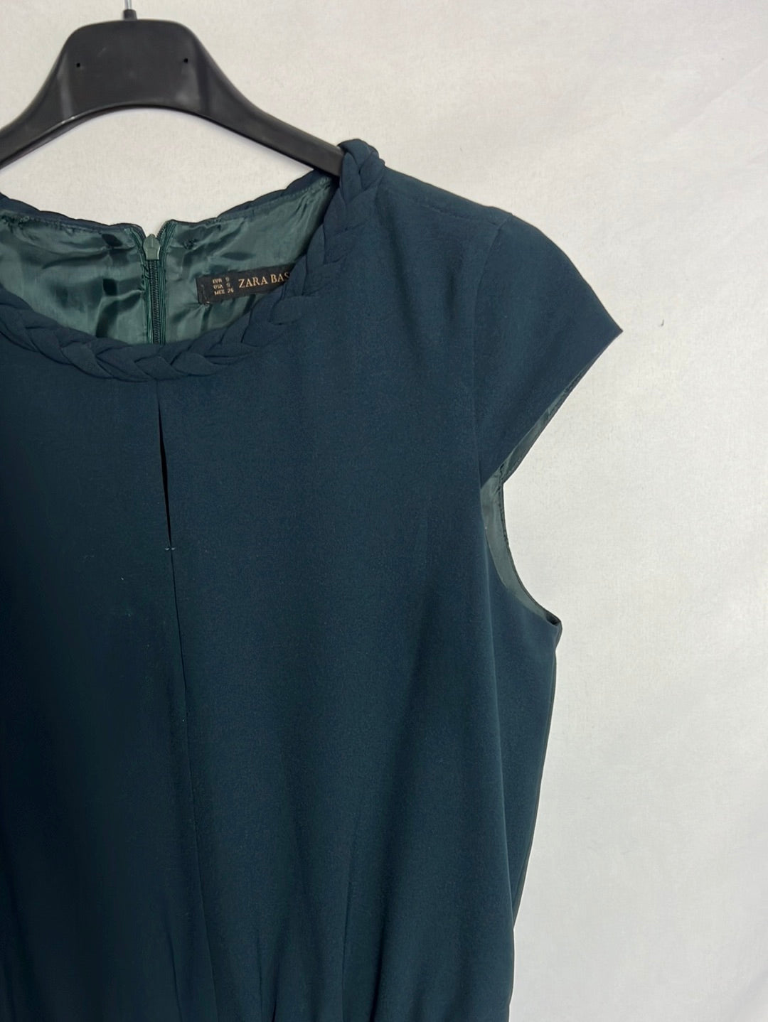ZARA. Mono largo verde detalle cuello. T S