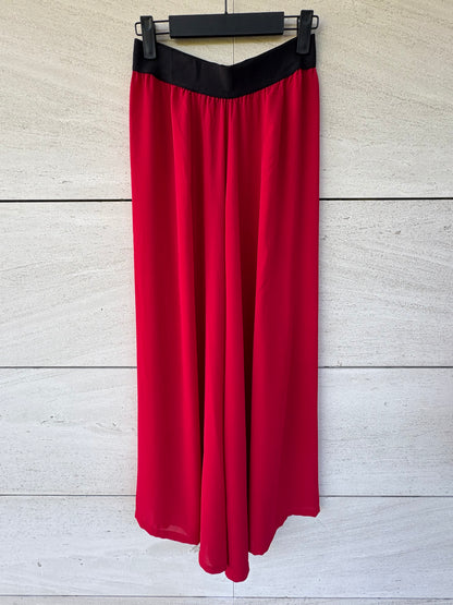 MARIA CALDERARA. Total look fluido en rojo