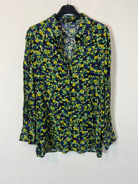 ZARA. Flowy floral blouse. TS
