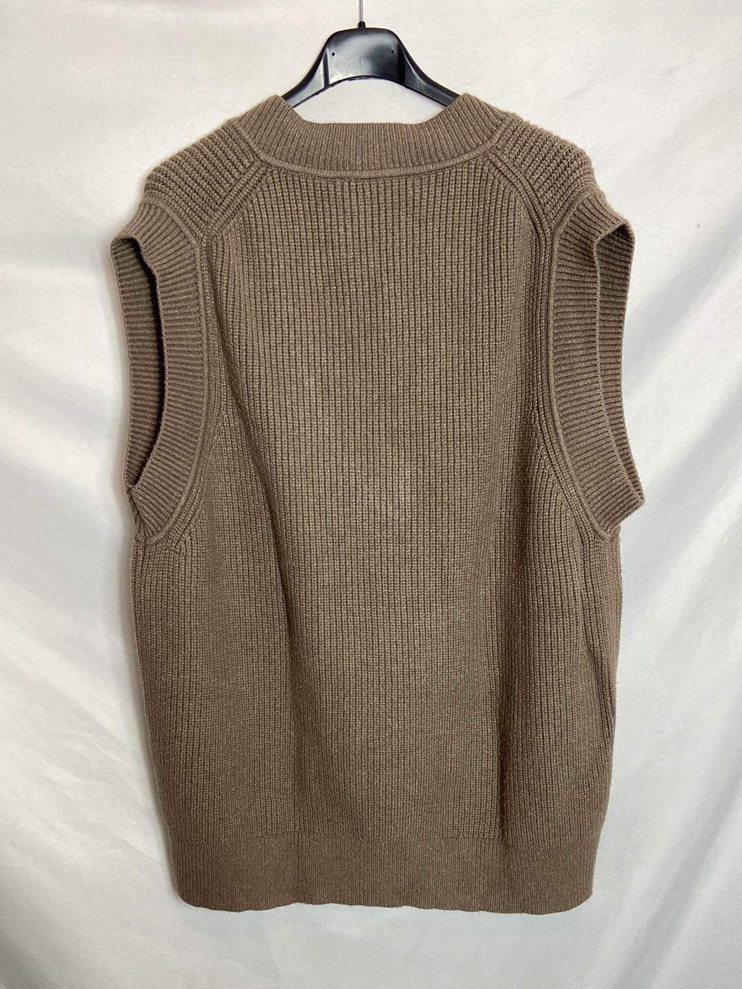 ZARA. Chaleco punto marrón T.M