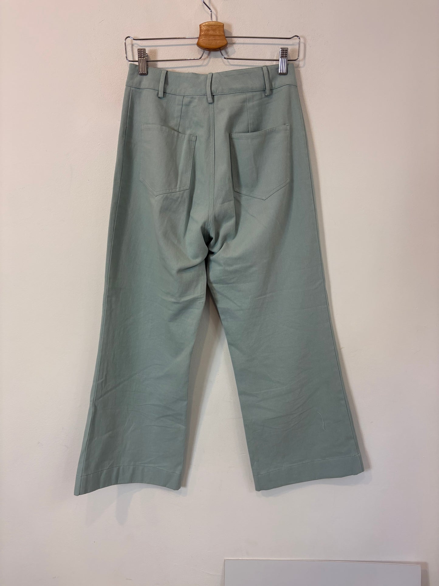 Pantalón azul claro bolsillos
