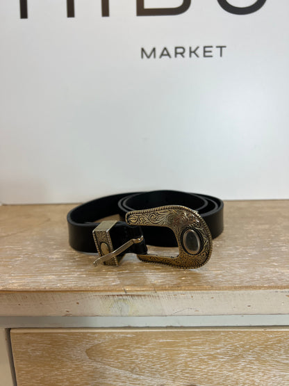 ZARA. Cinturón piel hebilla dorada. T 85