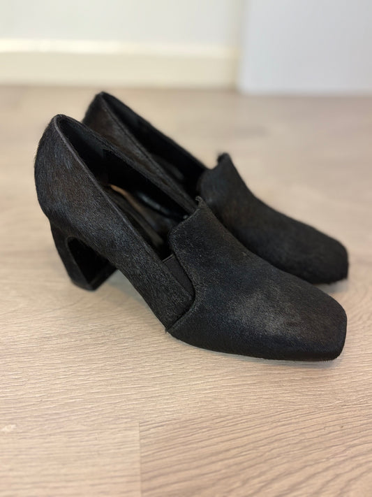 ZARA. Tacones negros textura