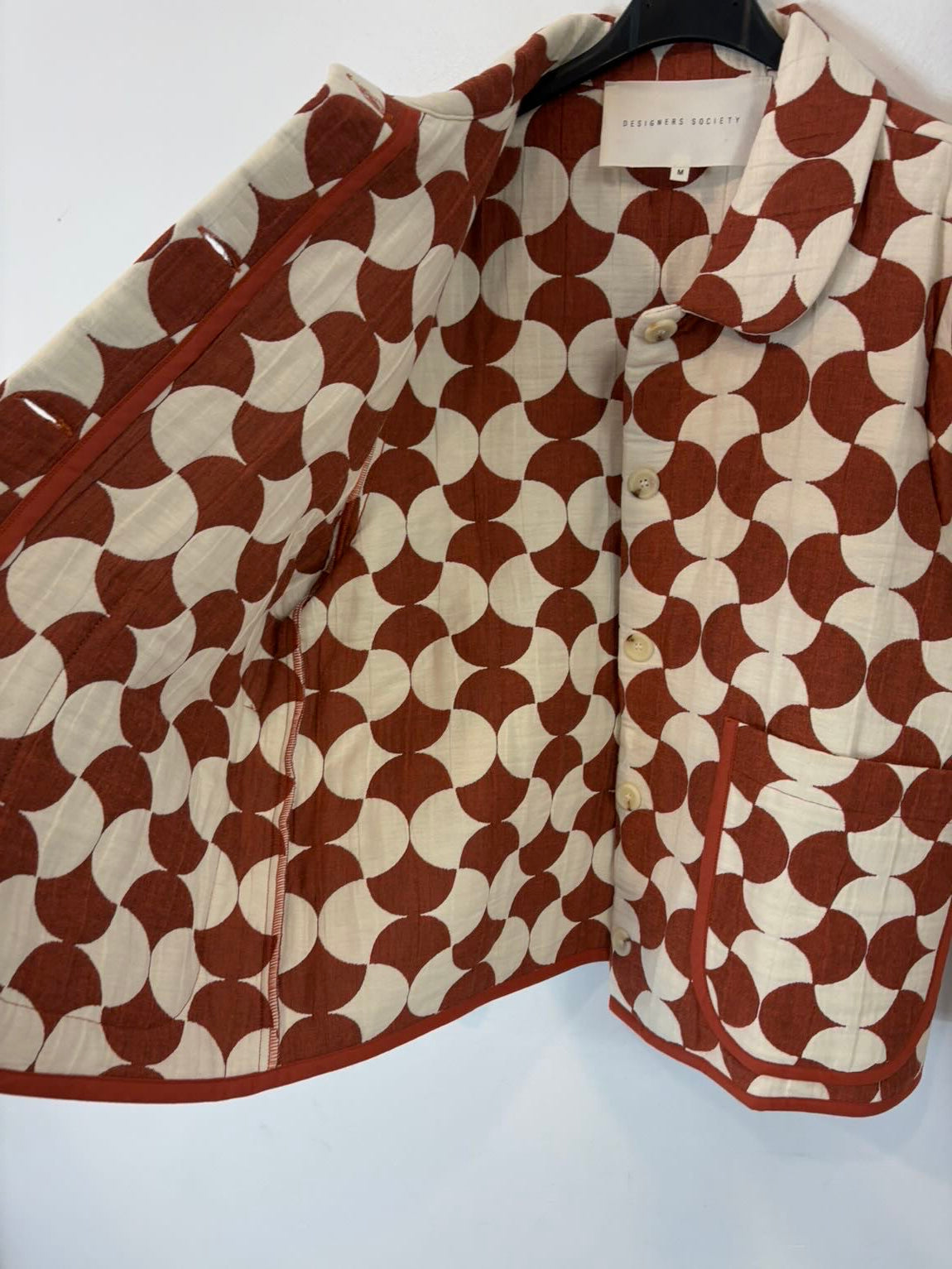 DESIGNERS SOCIETY. Chaqueta textura estampado retro