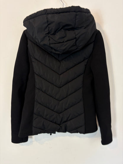 ZARA. Chaqueta negra acolchada neopreno