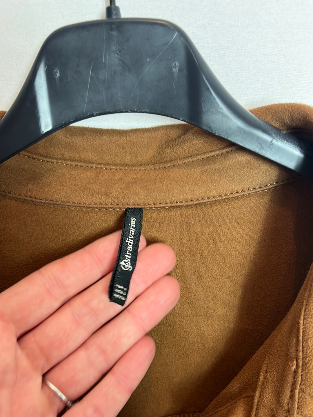 STRADIVARIUS. Sobrecamisa marrón antelina T.l