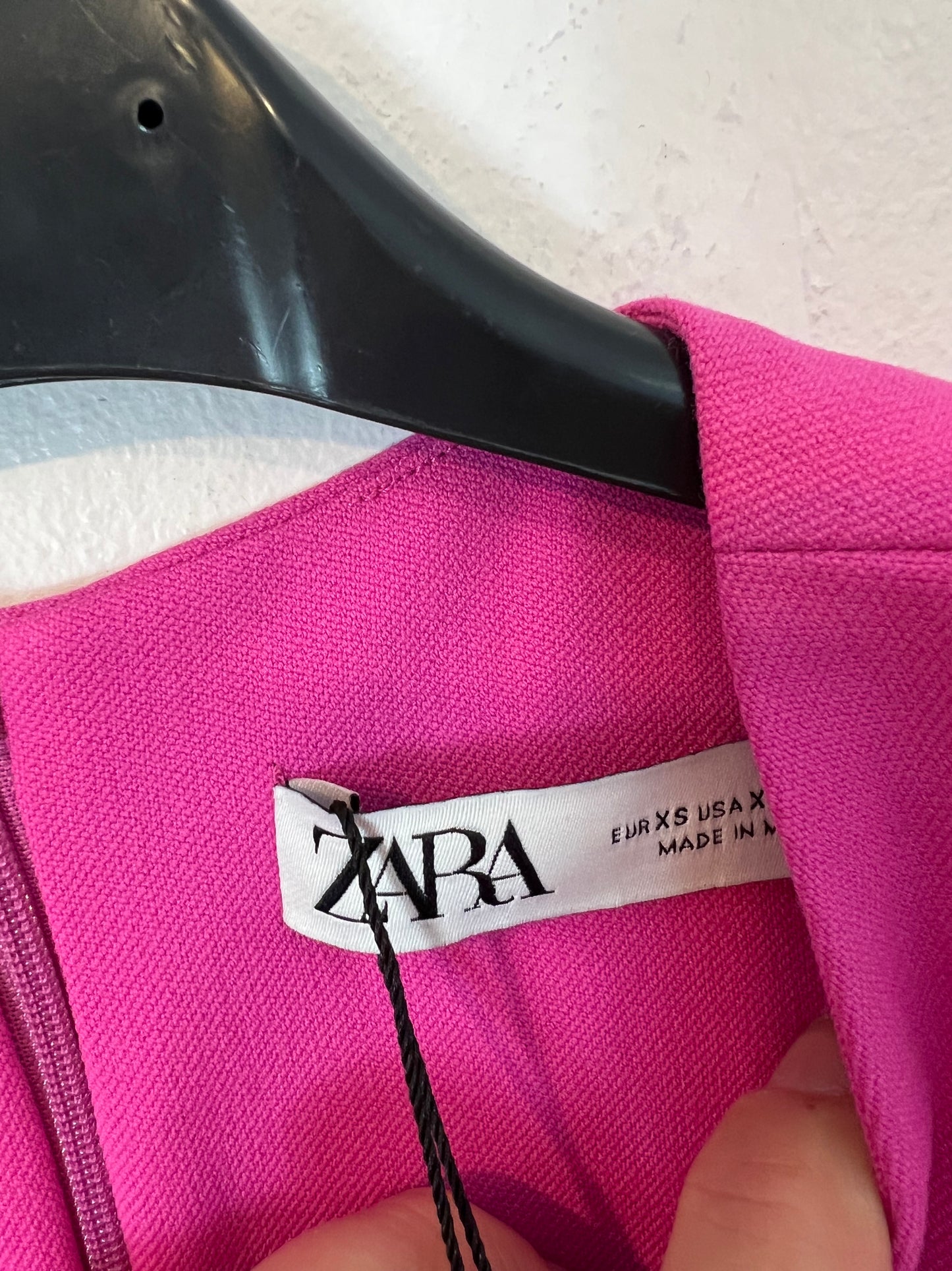 ZARA. Vestido corto fucsia. T XS