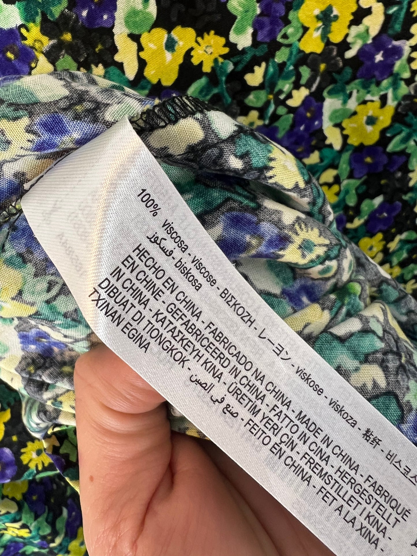 ZARA. Flowy floral blouse. TS