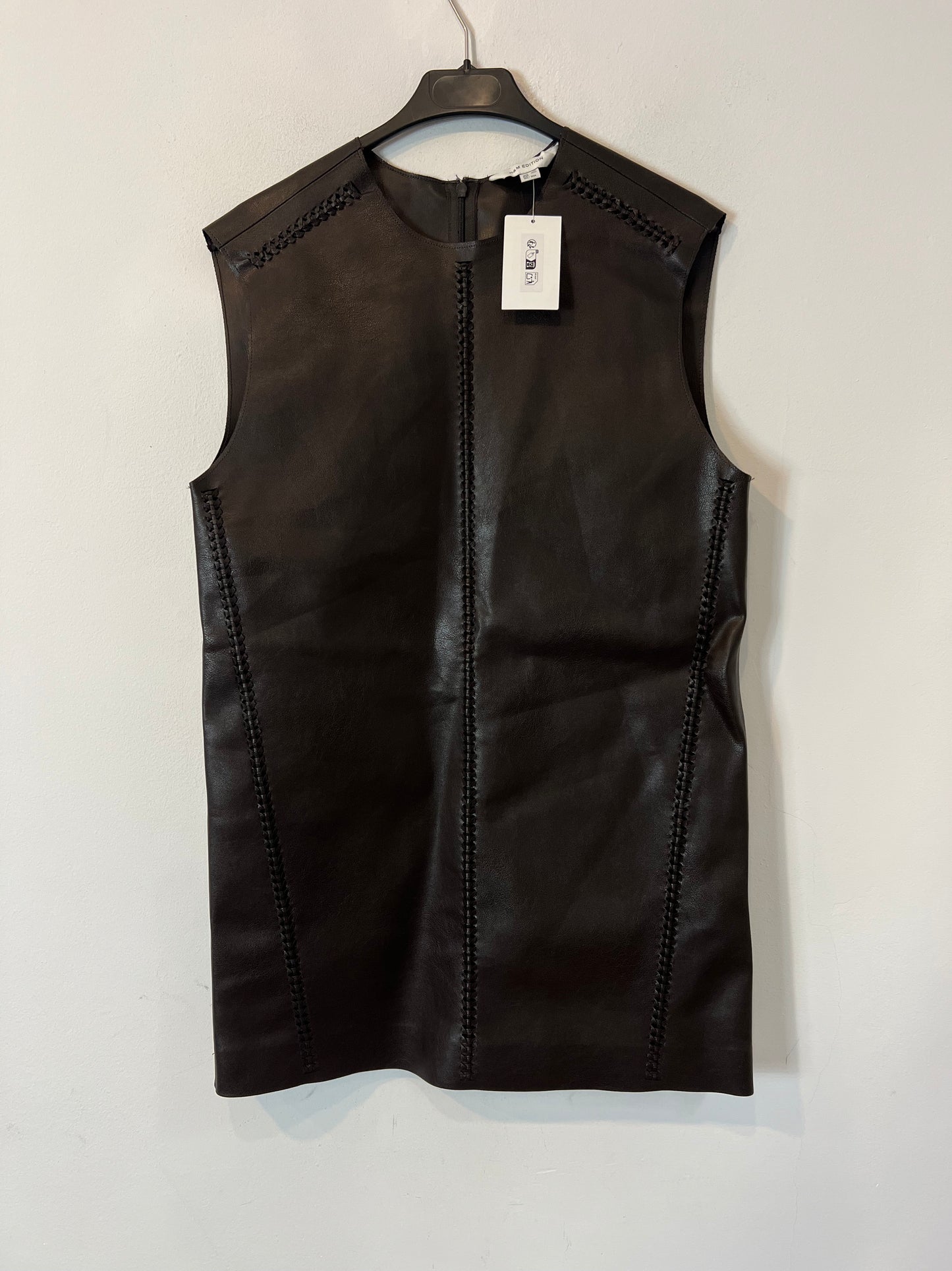 H&M. Vestido corto piel marrón