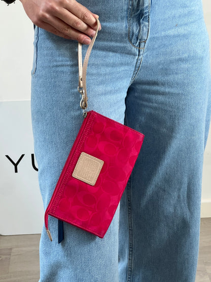 COACH. Bolso fucsia detalles en piel