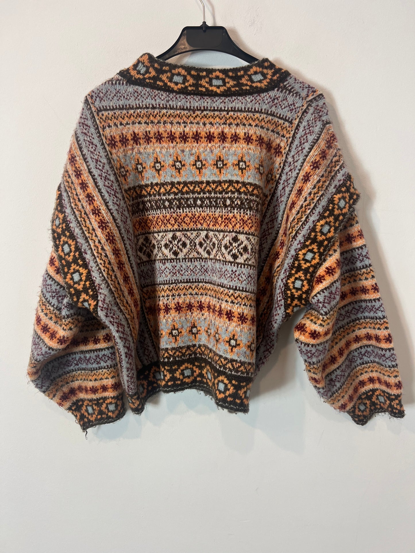 MANGO. Colorful printed sweater. TL