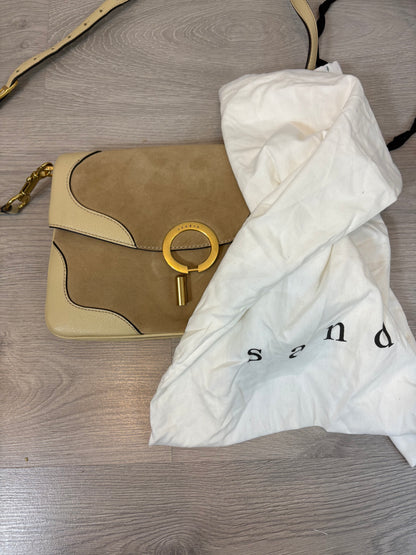 SANDRO. Bolso beige piel doble textura
