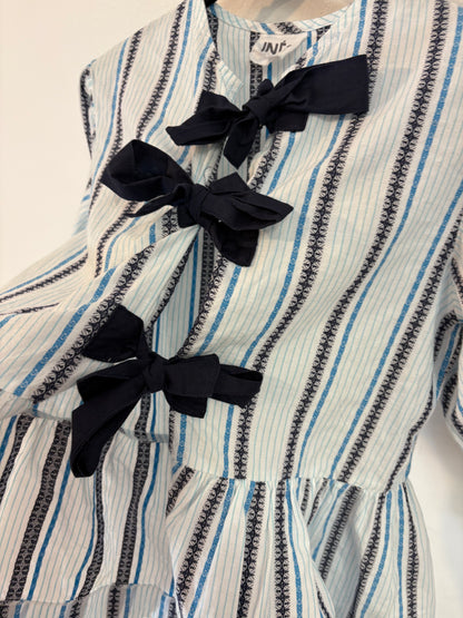INESCRISTOS. Blusa de rayas detalle lazos