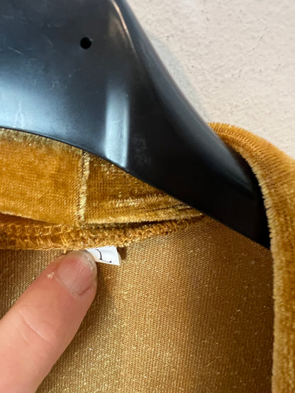 OTRAS. Kimono mostaza terciopelo. T L