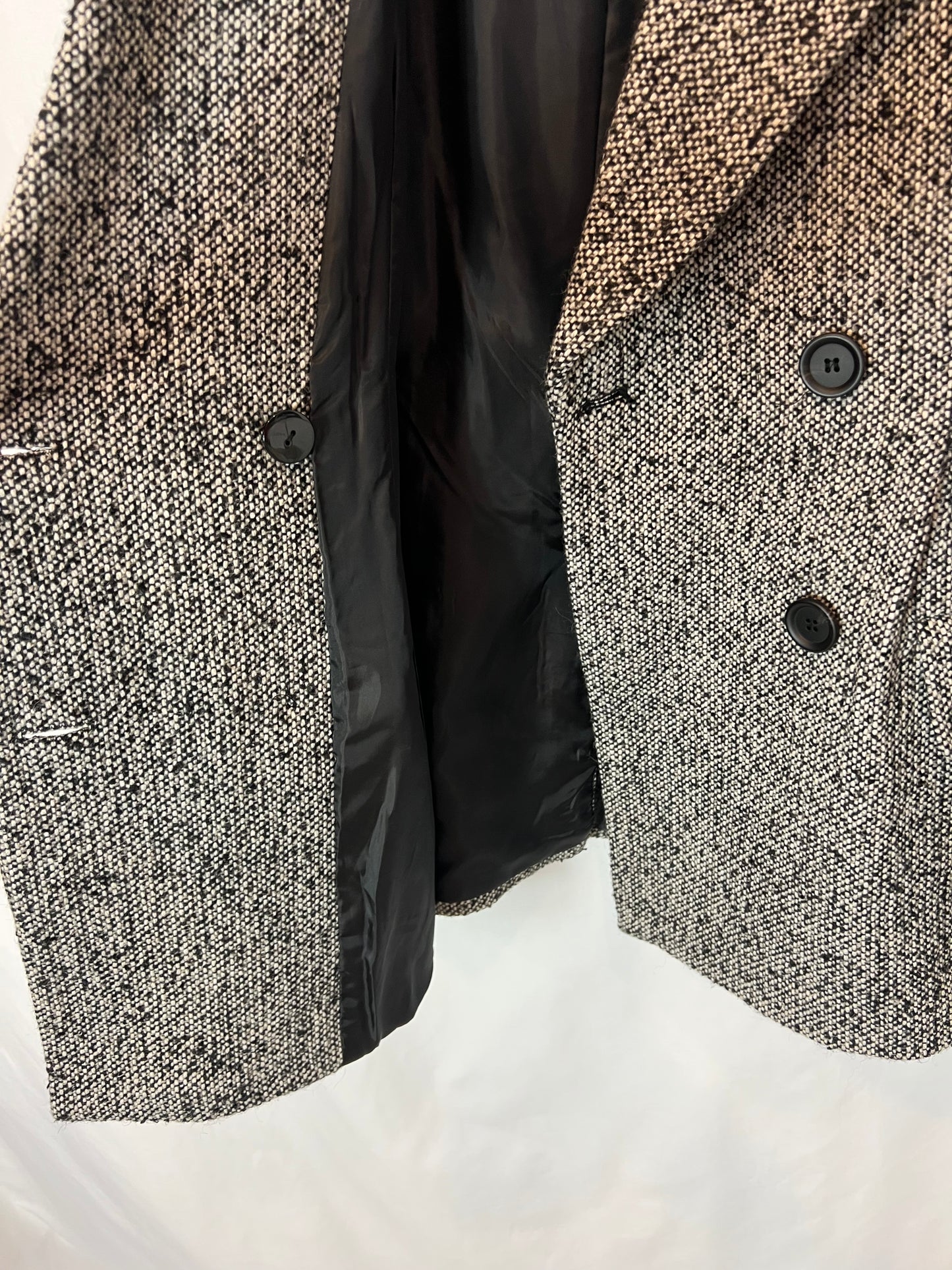 SFERA. Abrigo jaspeado negro y blanco T.s