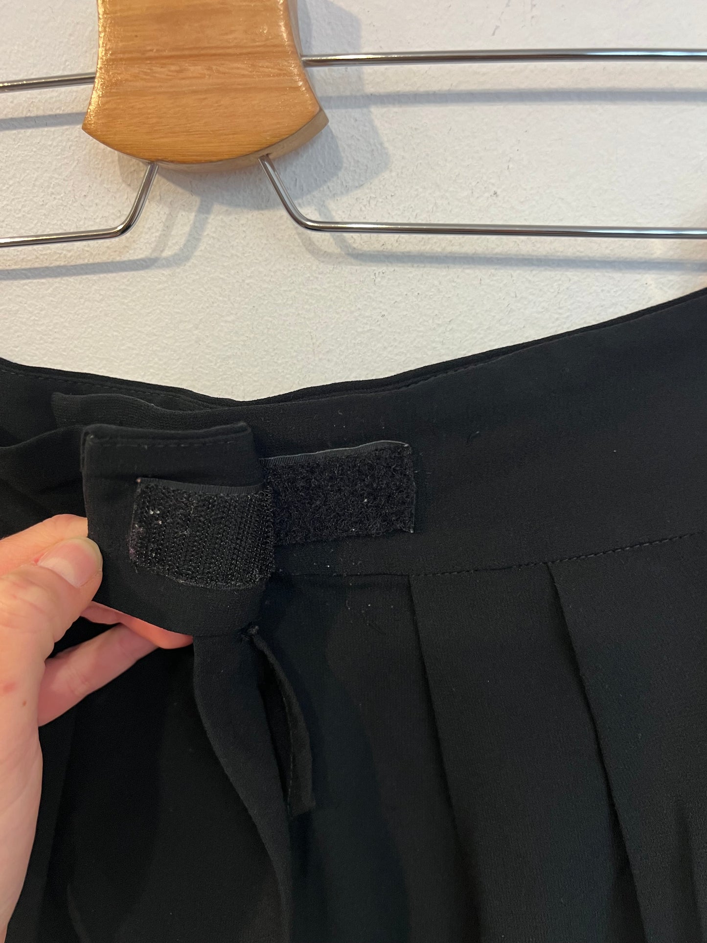 FERNANDO CLARÓ. Pantalón fluido negro pinzas. T XS/S