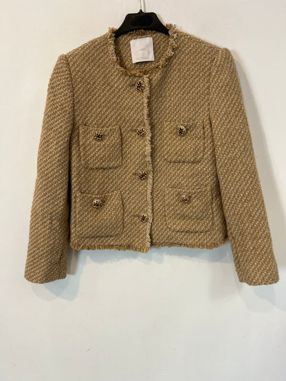 MANGO. Chaqueta tweed botones joya