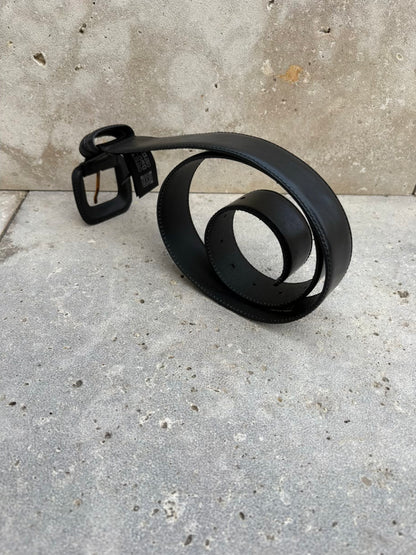 ZARA. Cinturón piel negro