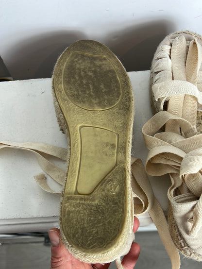 BRYAN STEPWISE . Beige espadrilles with straps S.37