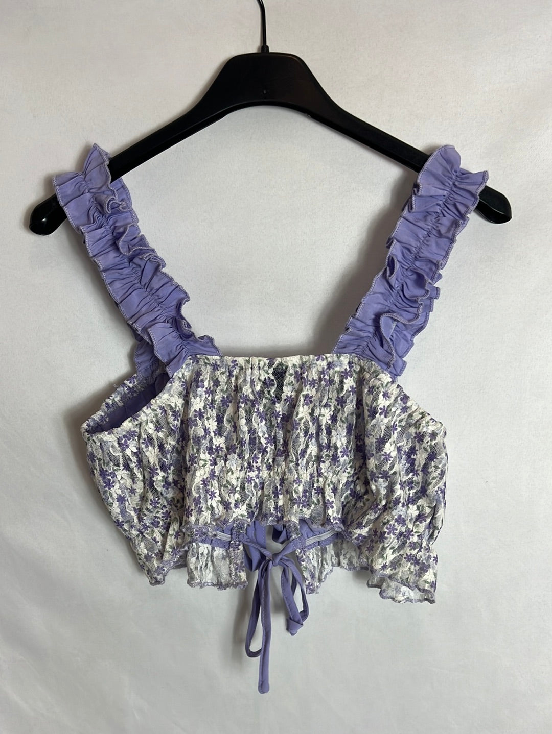 SHEIN. Floral Lace Mini Crop Top. TS