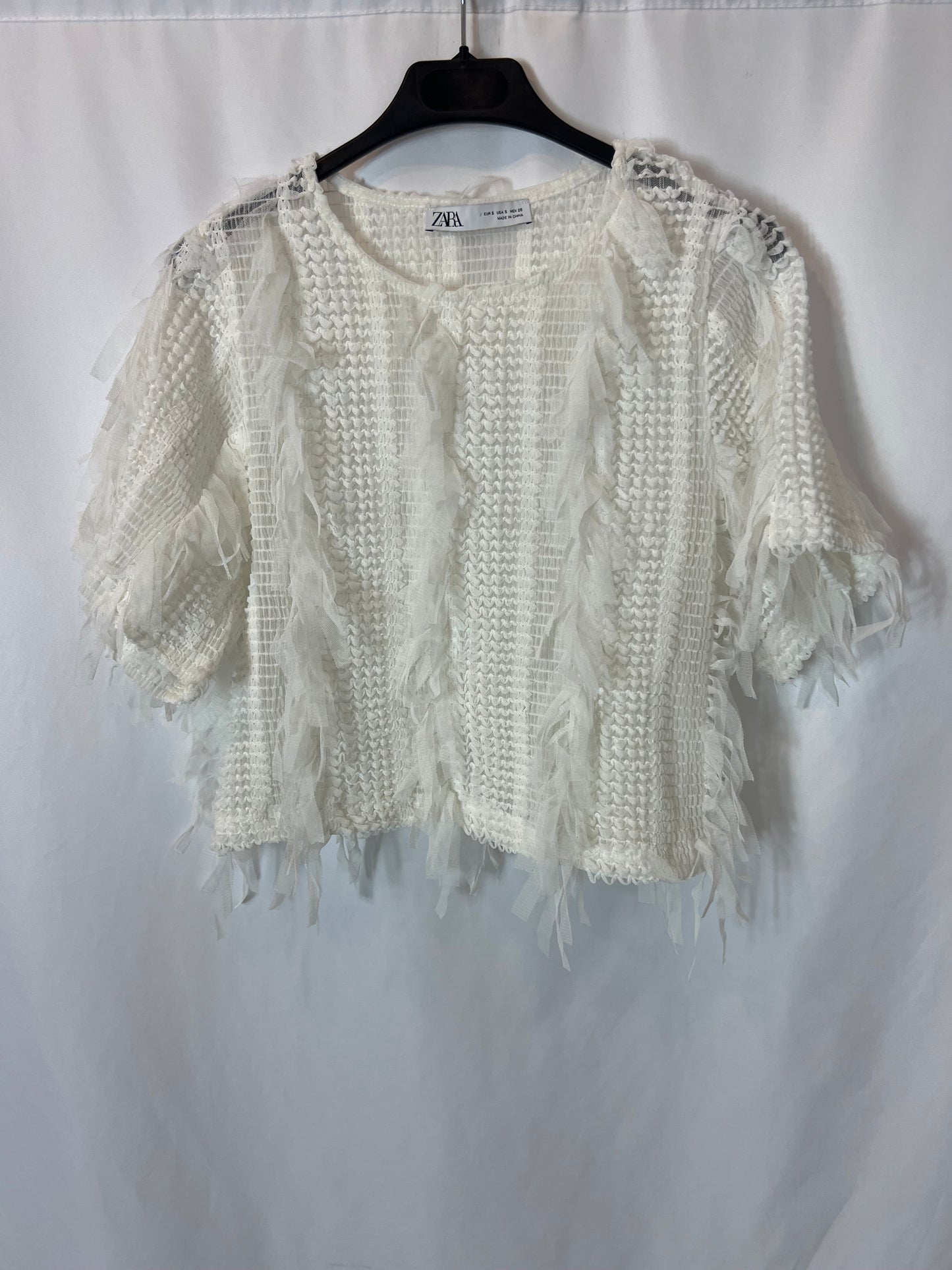 ZARA. Textured white top. TS