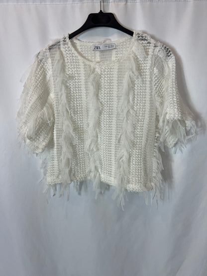 ZARA. Textured white top. TS