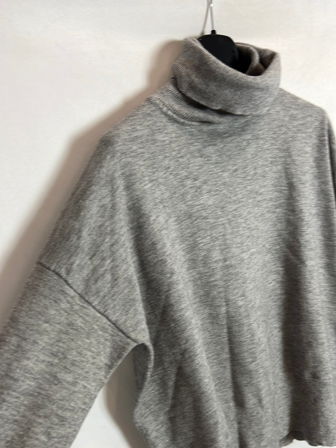 TRUCCO. Gray turtleneck sweater. TM