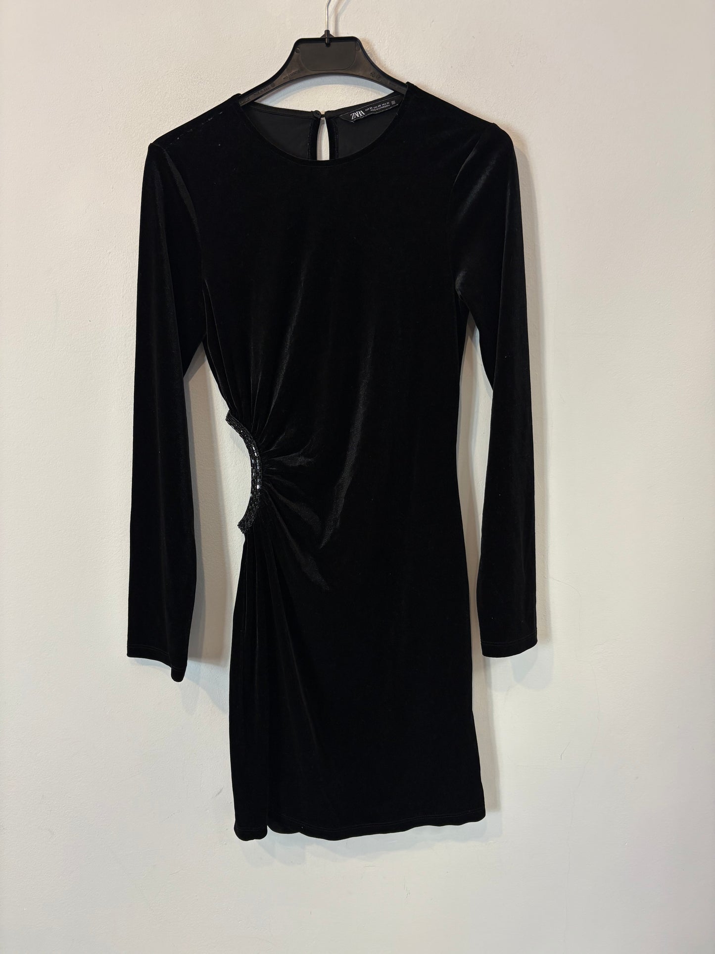 ZARA. Vestido corto terciopelo abertura