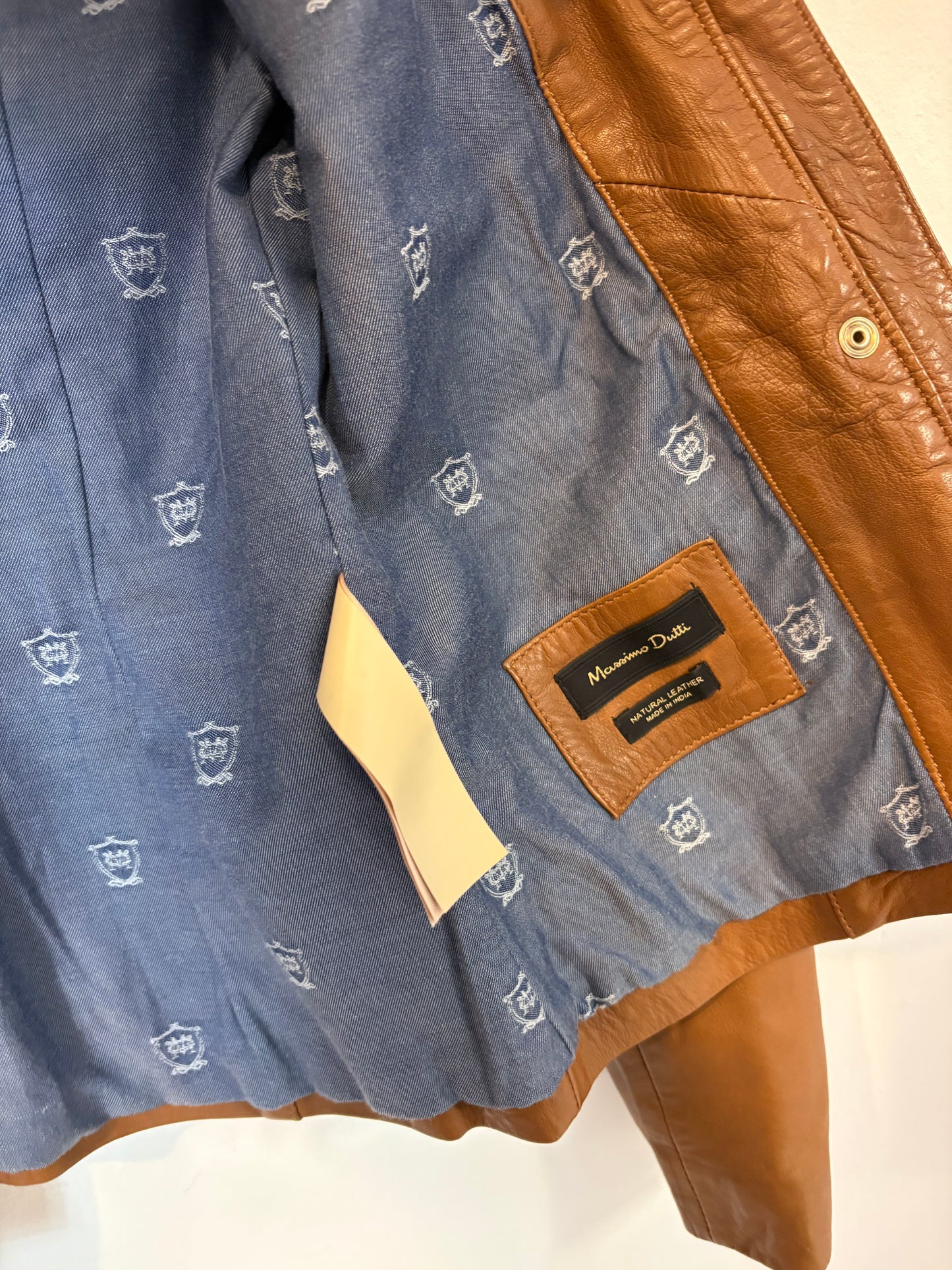 MASSIMO DUTTI. Chaqueta corta piel marrón