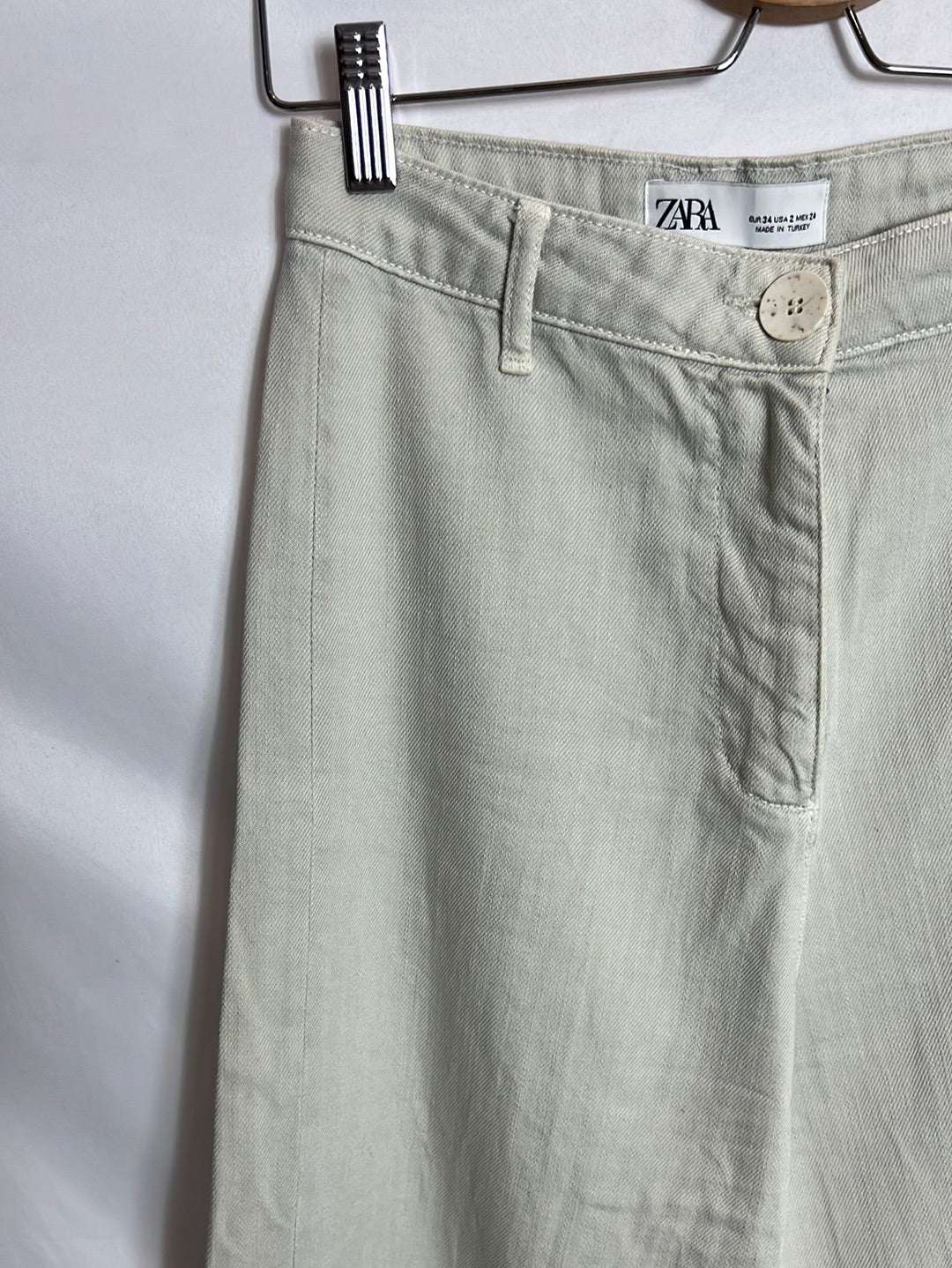 ZARA. Pantalón culotte color piedra. T 34