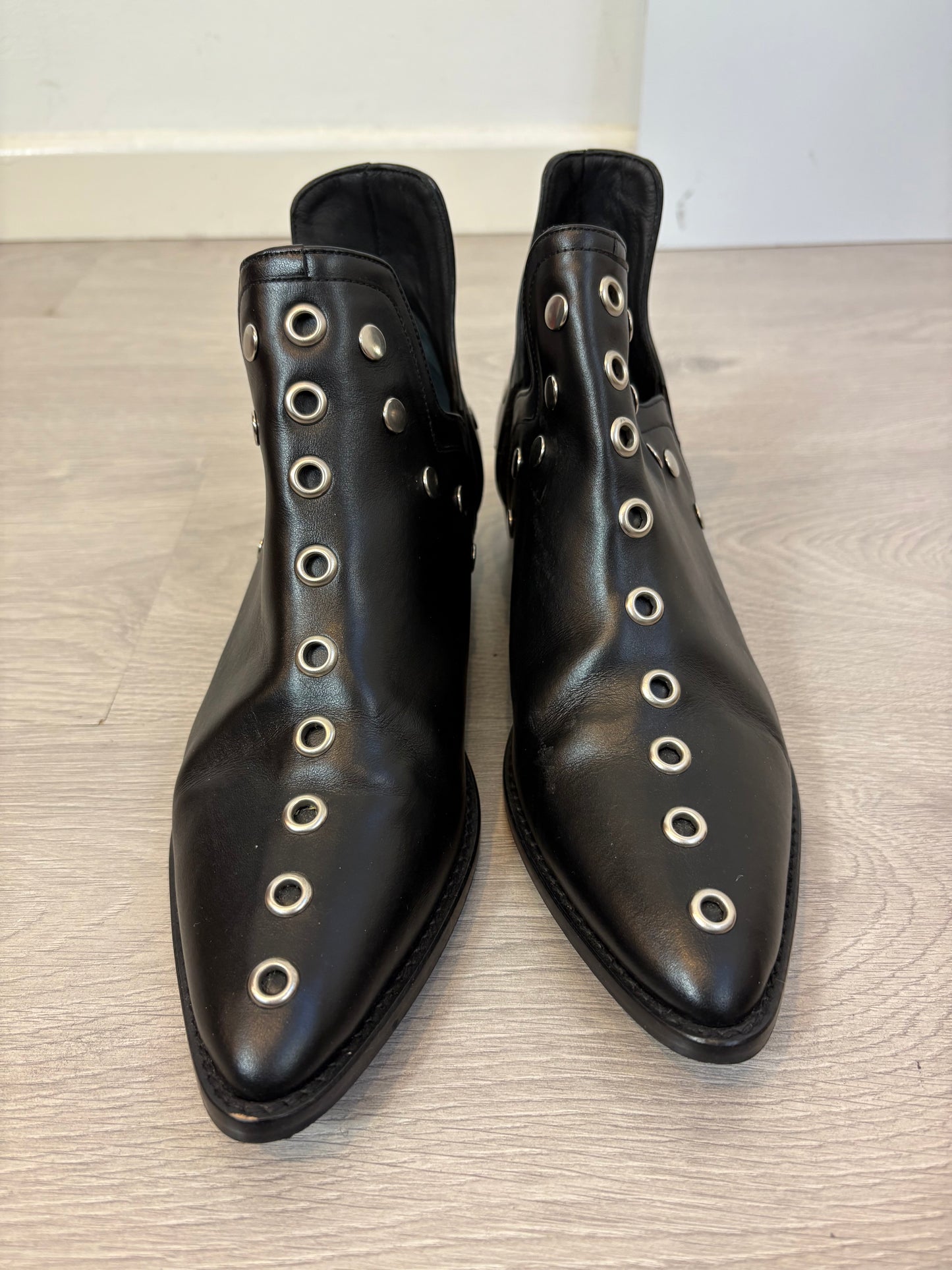 MICUIR. Punky boots negras tachas