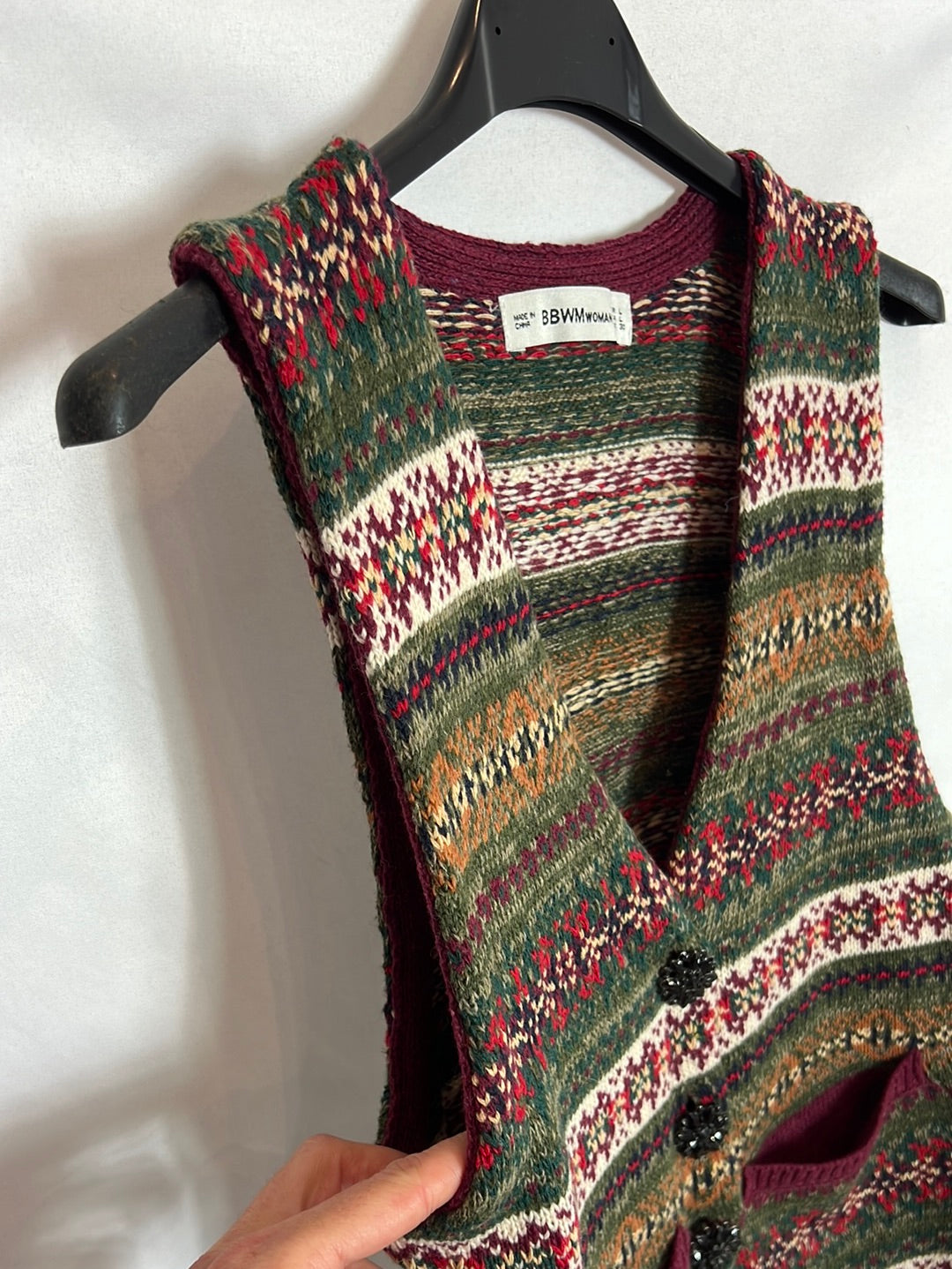 OTRAS. Chaleco greca botones pedrería. T L