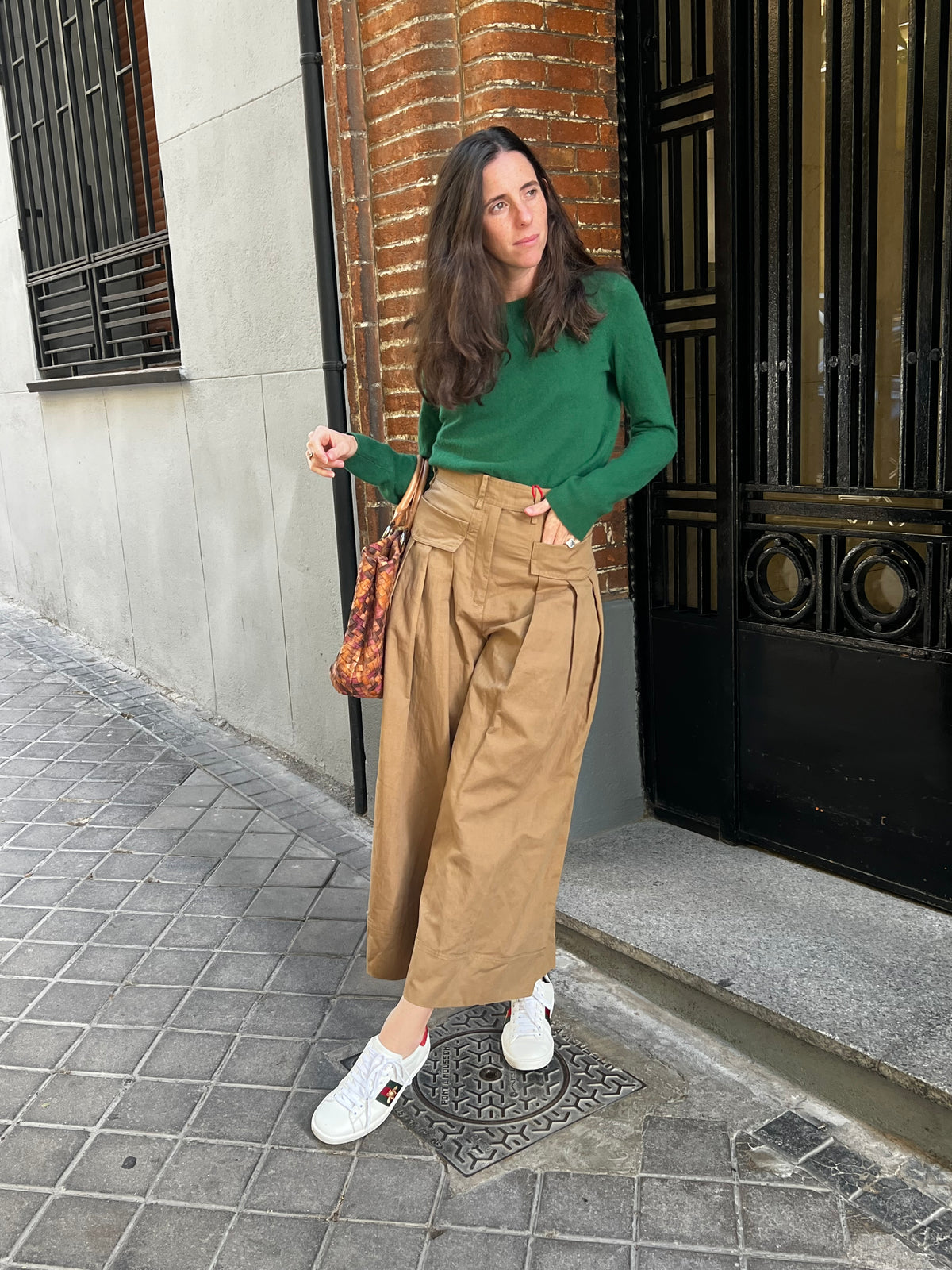ZARA SRPLS. Pantalón marrón bolsillos efecto falda