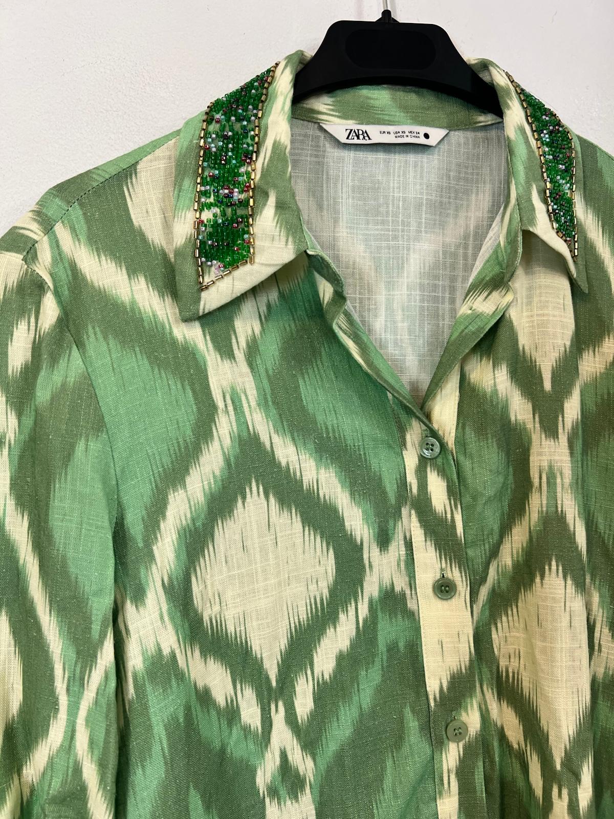 ZARA. Blusa vede tie dye abalorios